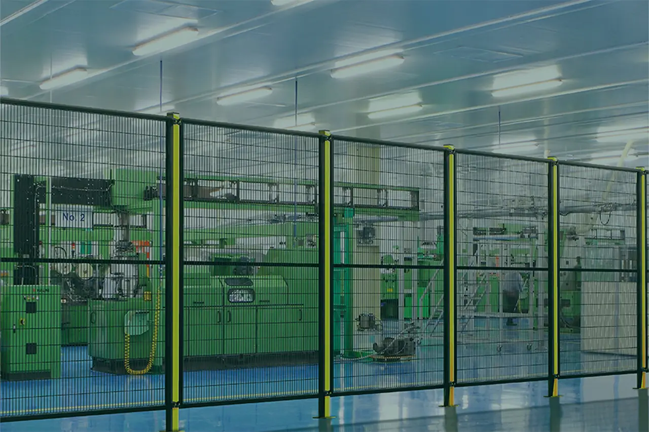 Interior de fábricas, con las máquinas protegidas por el sistema Safety MRT