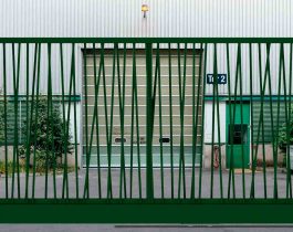 Una puerta corredera cerrada de tipo Exotic Plus Sin Puntas